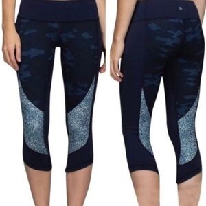 45 LULULEMON Wunder Under Camo Oil‎ Leggings Size 4 Crop